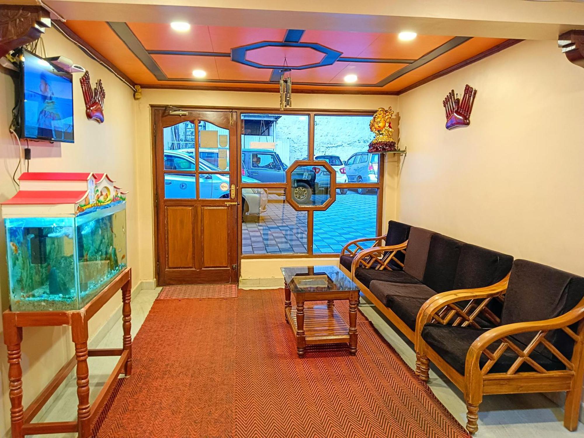 Bn Tourist Home Ooty Buitenkant foto